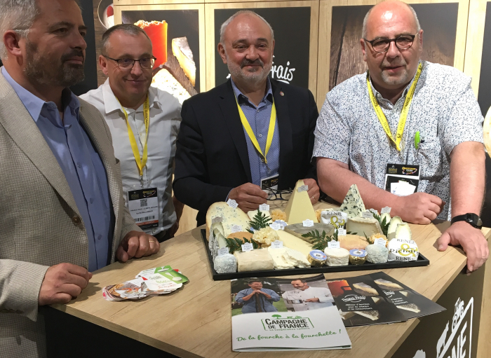 Professionnels de la coopérative, plateau de fromage, Plaquette Campagne de France et France Frais, Livret recette Campagne de France